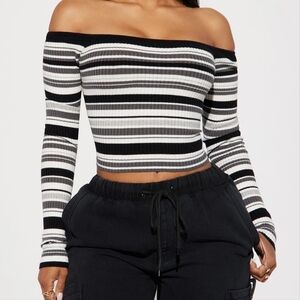 Super cute extreme stretch striped top